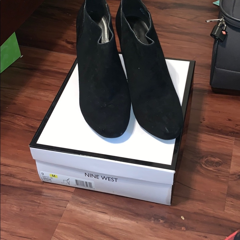 Nine West Platform shoe booties
